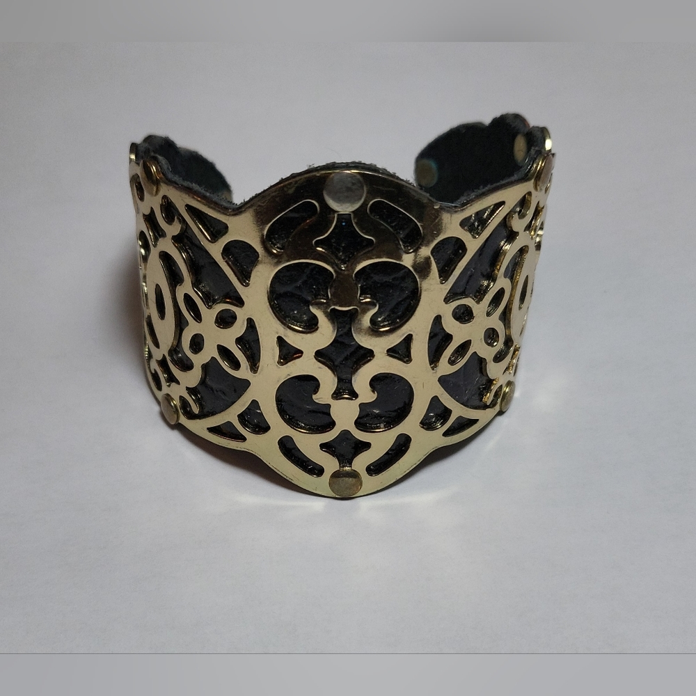 Leather and metal bracelet
